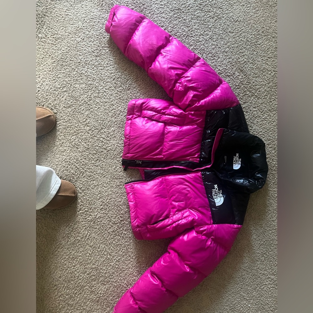women’s cropped north face puffer pink and black